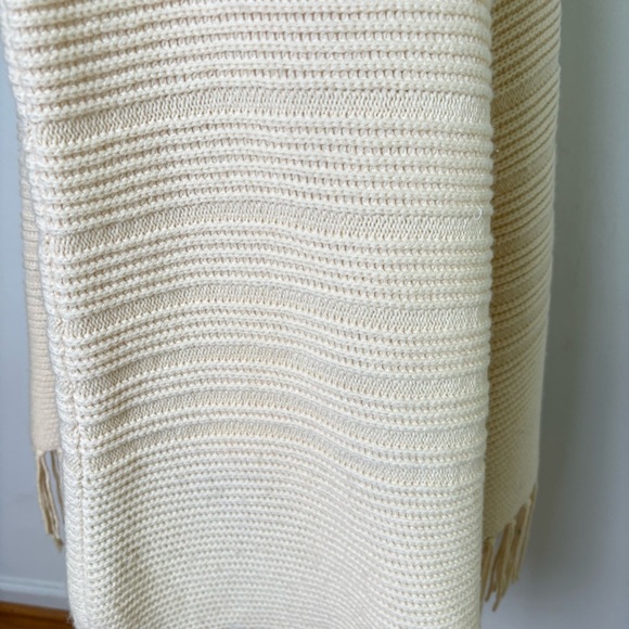 TALBOTS 100% Wool Ivory Cream Turtleneck Poncho with Fringe Made in Japan S/M - Picture 9 of 14